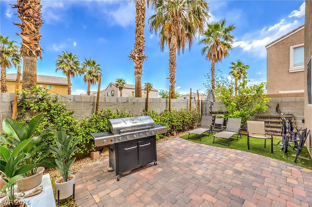 3 bed, 2.5 bath, 1558 sqft, $2,800 — Photo 3