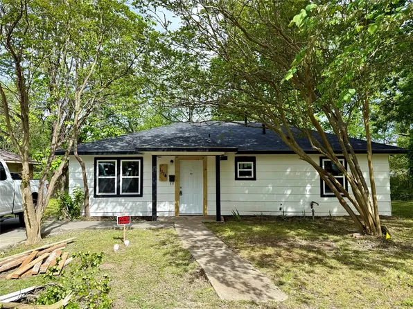 1114 Blackburn St, Commerce, TX 75428