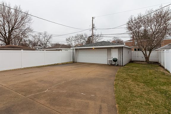 3rd image of 10428 S Millard Ave