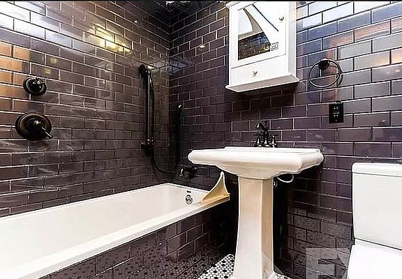 3rd image of 258 Grand St APT 6