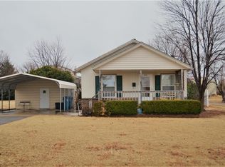 1014 E 3rd St, Cordell, OK 73632