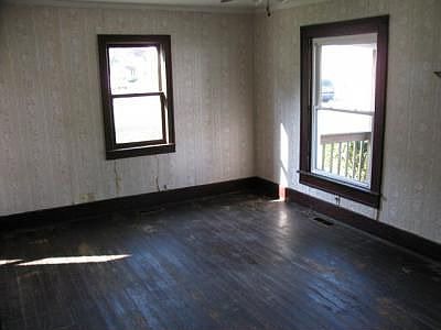 5th image of 240 Franconia Ave