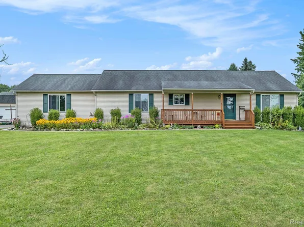 701 Chase Lake Rd, Howell, MI 48855