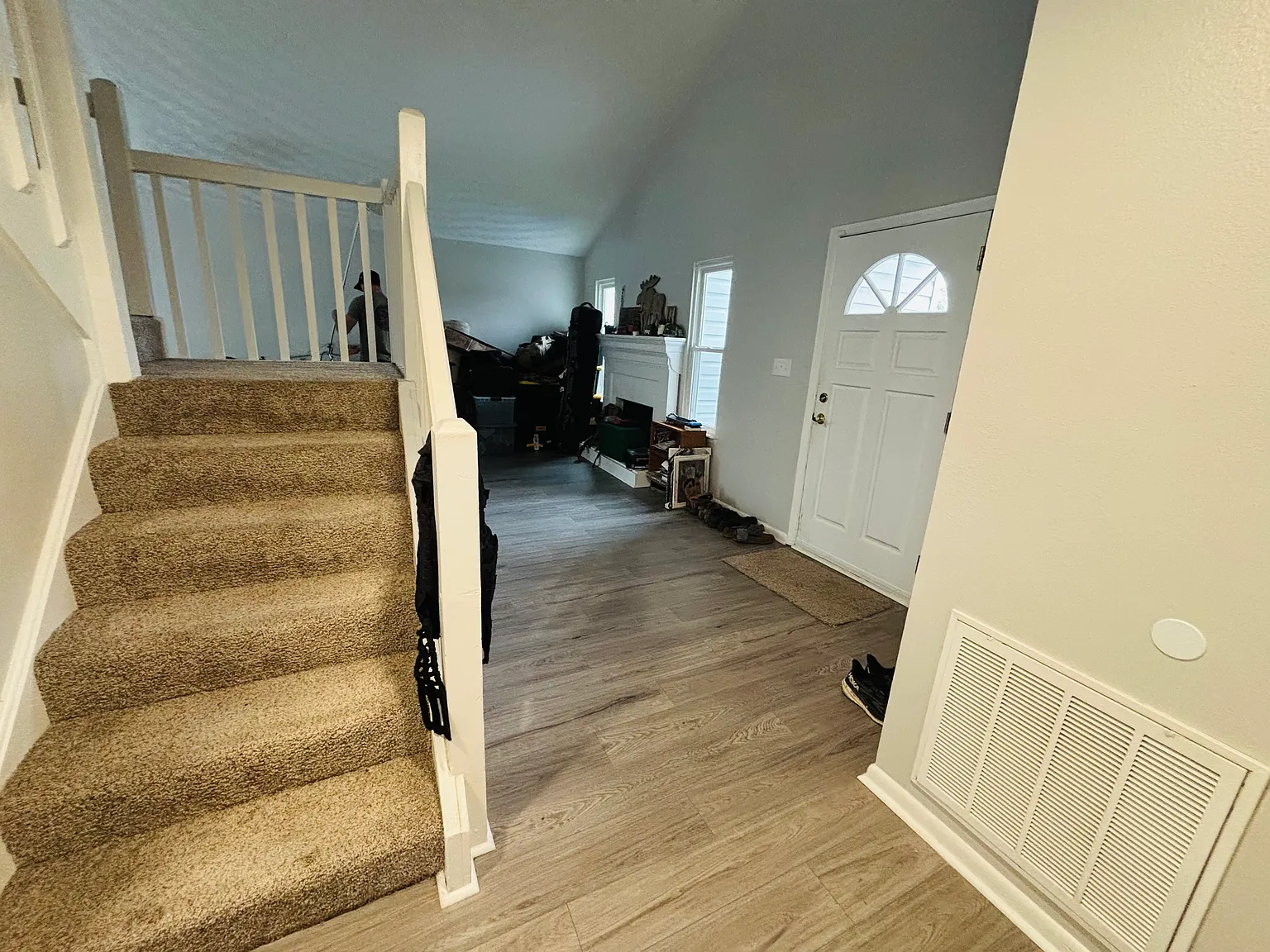 921 Thornhill Pl — Photo 3