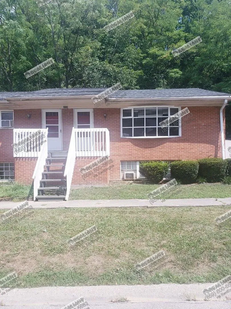 2 bed, 1.0 bath, $1,045 — Photo 2