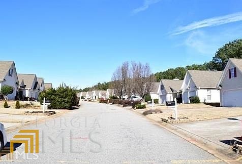3rd image of 240 Courtyard Dr