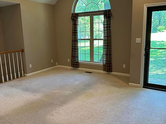 5th image of 69 Hickory Woods Ct