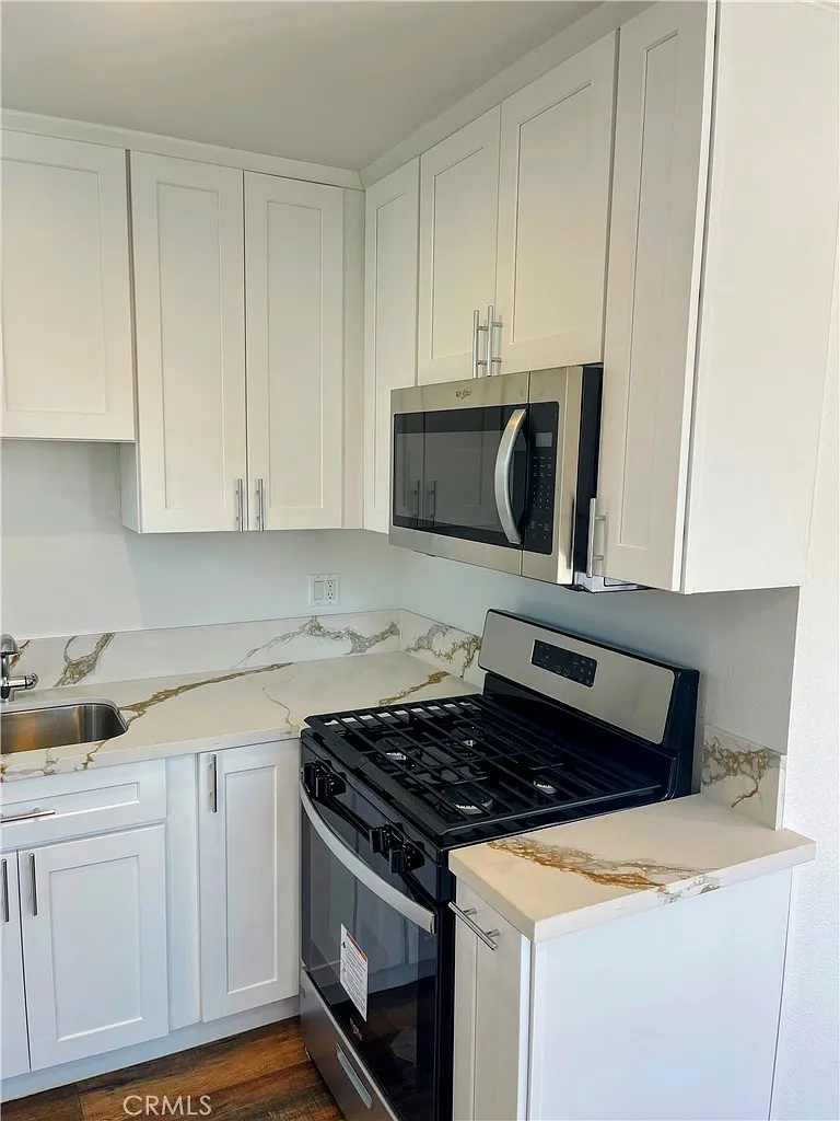 1 bed, 450 sqft, $1,900 — Photo 4