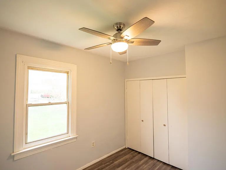 1109 Steuben St — Photo 6