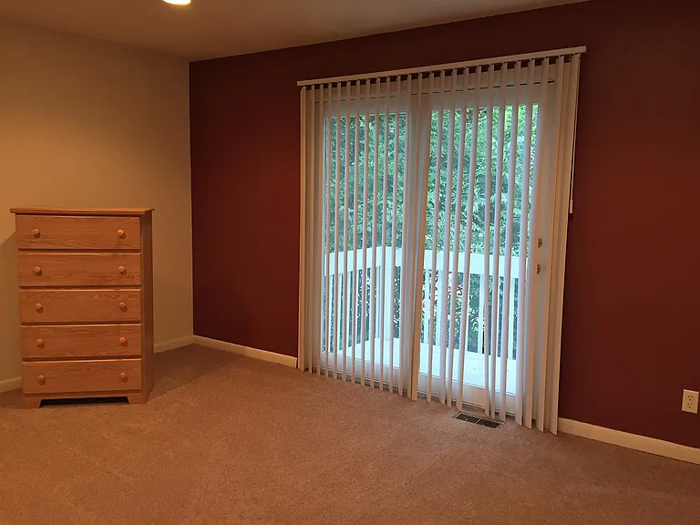 Barney's Place Apartments — Photo 33