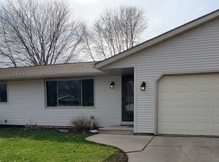 418 Robert Ln, Green Bay, WI 54311
