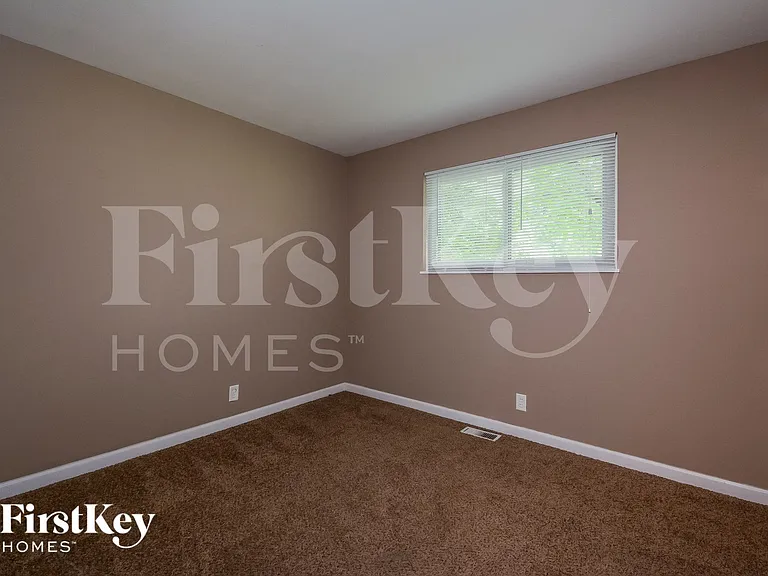 400 Humes Ln — Photo 11