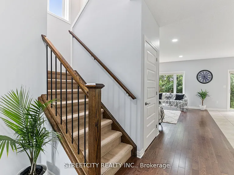 1271 Howlett Cir — Photo 6
