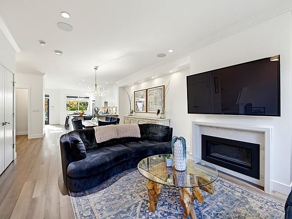4th image of 16452 24a Ave