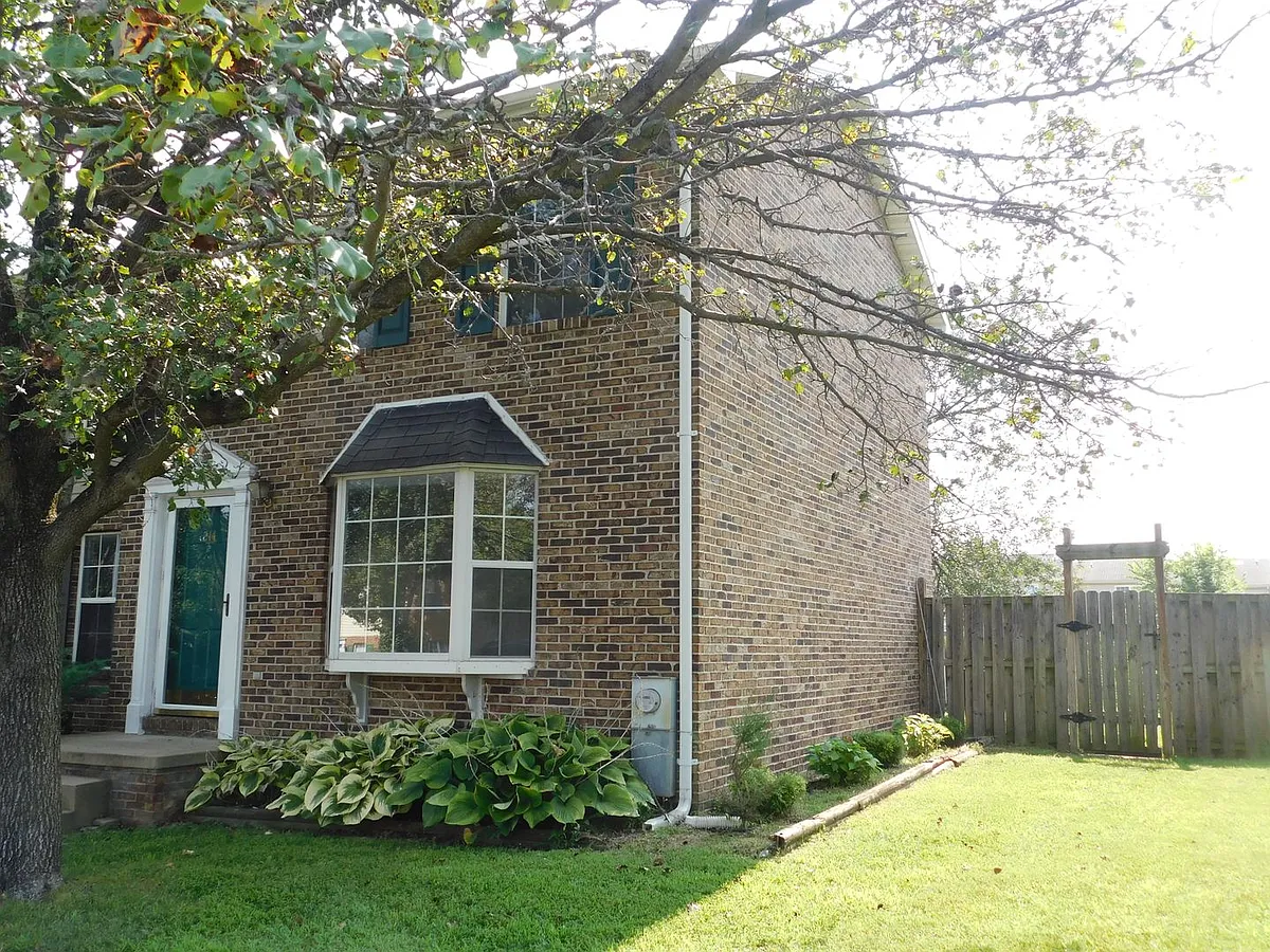 Building Photo - 214 Banbury Ter