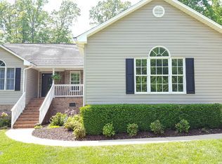 5514 Fairway Run Dr, Mc Leansville, NC 27301