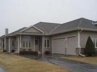 1486 Fairways Cir, Oconomowoc, WI 53066