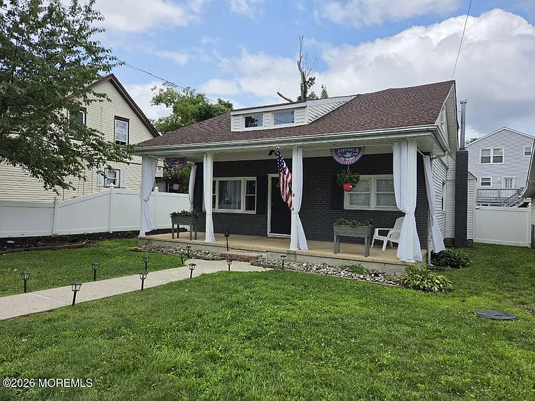 37 Beacon Blvd — Photo 23