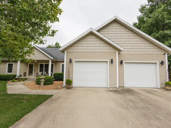 2744 S Forsythia Ln, Saint Anne, IL 60964