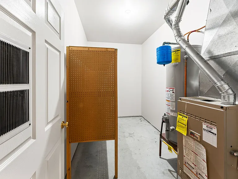 1560 SW Reindeer Ave — Photo 15