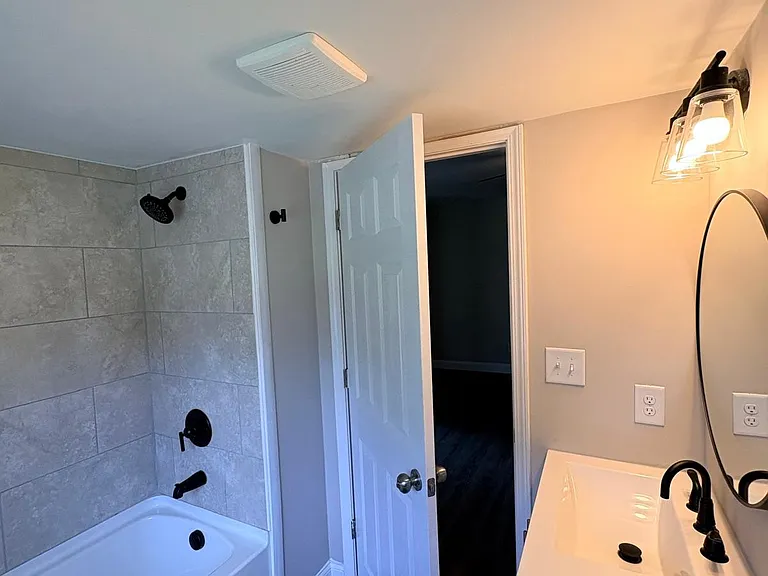 401 Franklin Ave — Photo 4
