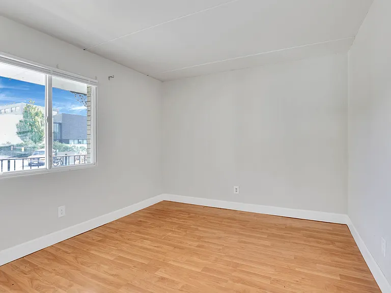 27 W 8th Ave #D — Photo 15