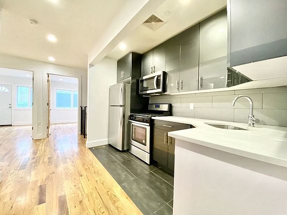 2nd image of 914 Bergen St #1BB