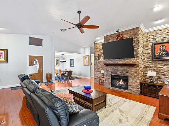 3rd image of 2708 Sidonia Ave