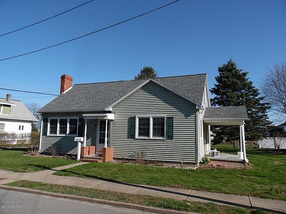 2nd image of 110 E 9th St