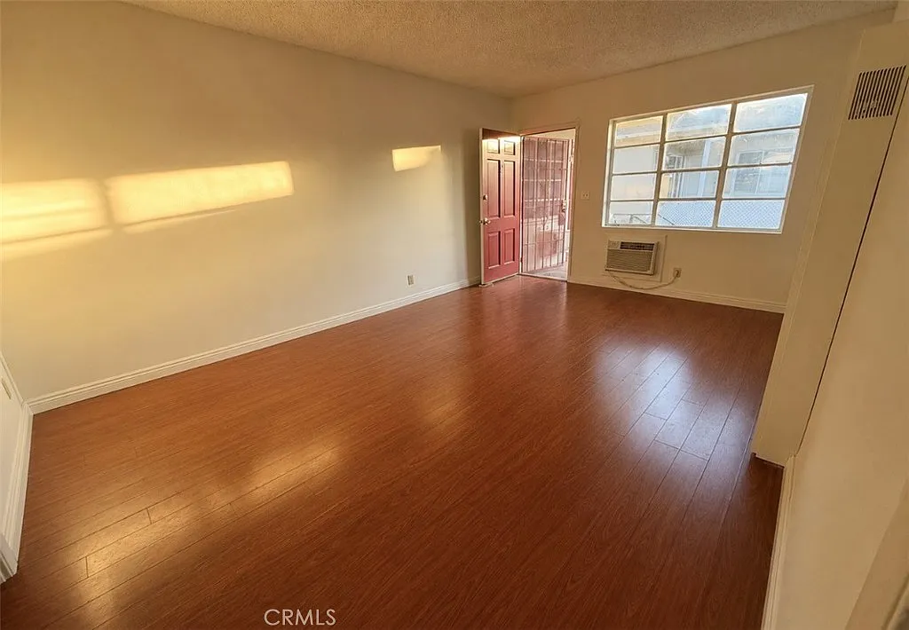 1 bed, 1000 sqft, $1,998 — Photo 1