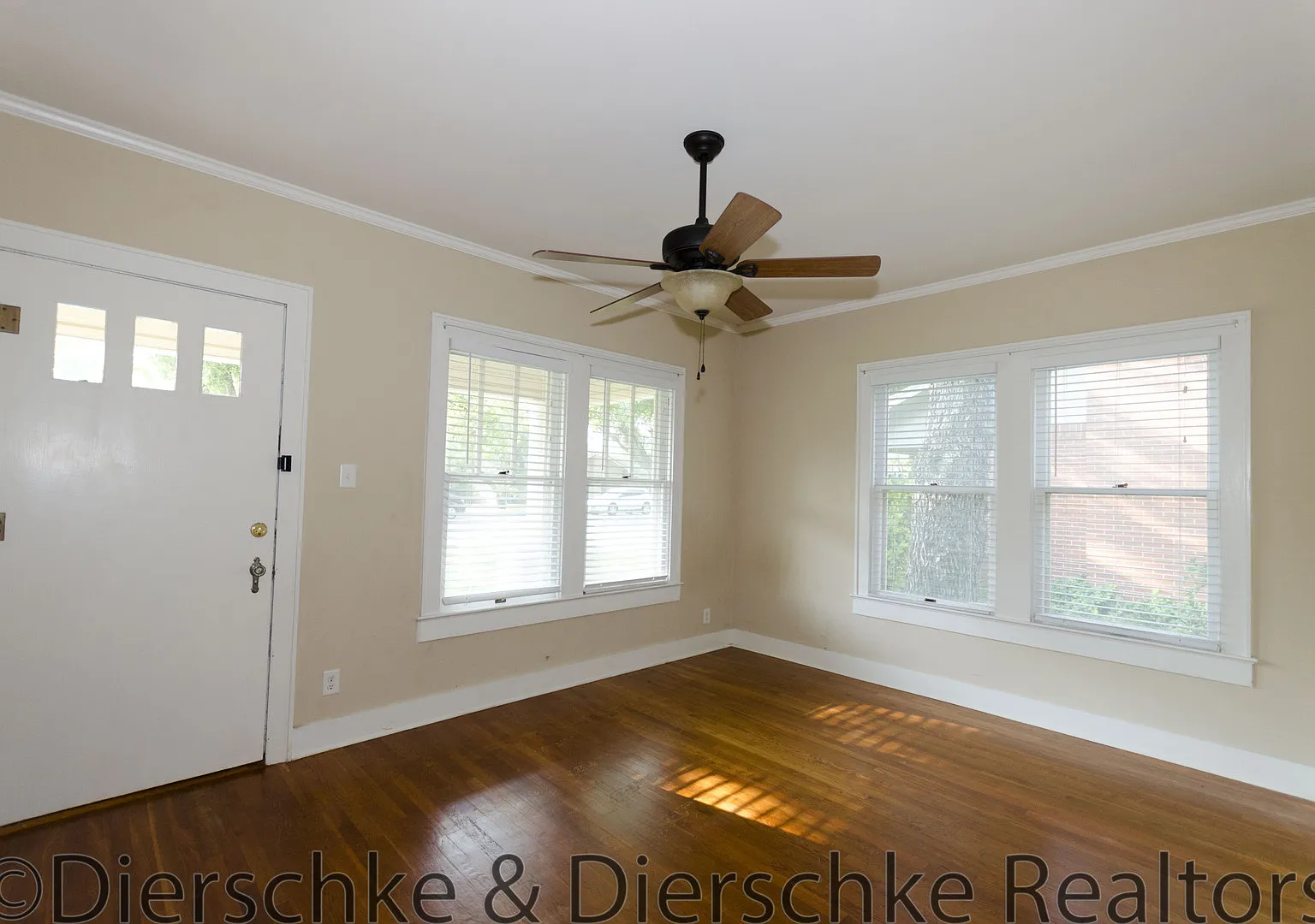 Precious Santa Rita Home! 3 Bedroom, 2 Bath Over 1600 Sq Ft, Don't Miss Out! — Photo 3