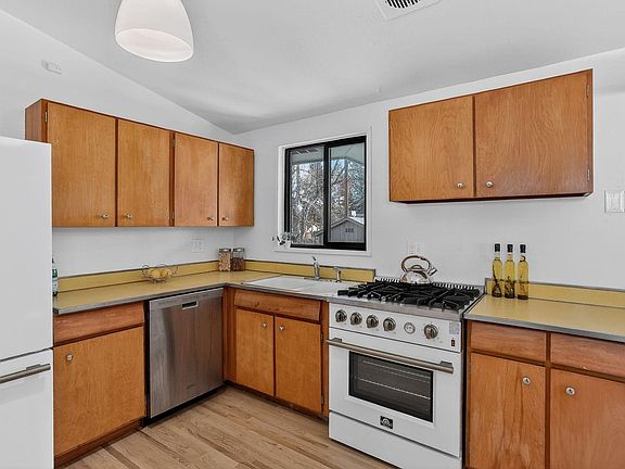 4th image of 80 S 33rd St