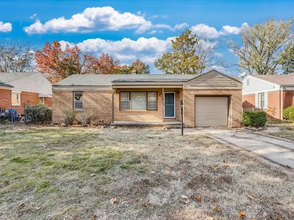 2059 S Ridgewood Dr, Wichita, KS 67218
