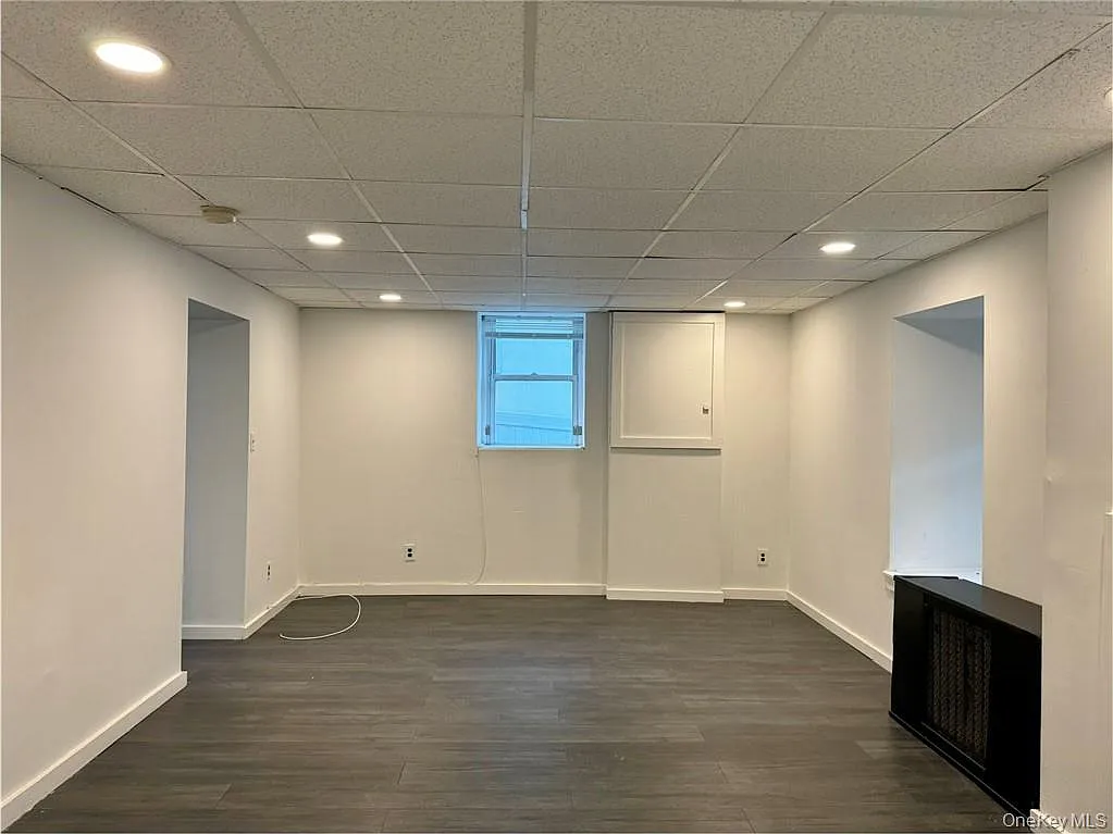2 bed, 1.0 bath, 900 sqft, $2,350 — Photo 2
