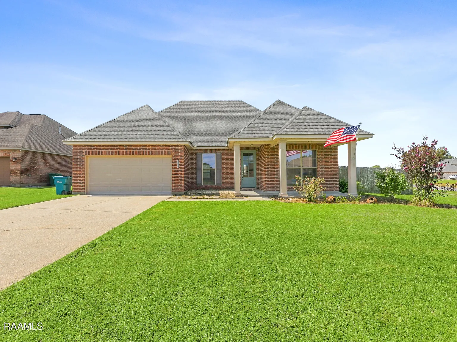 3 bed, 2.0 bath, 2210 sqft, $2,500 — Photo 4