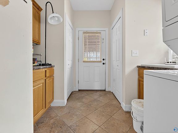 5th image of 343 Hill St