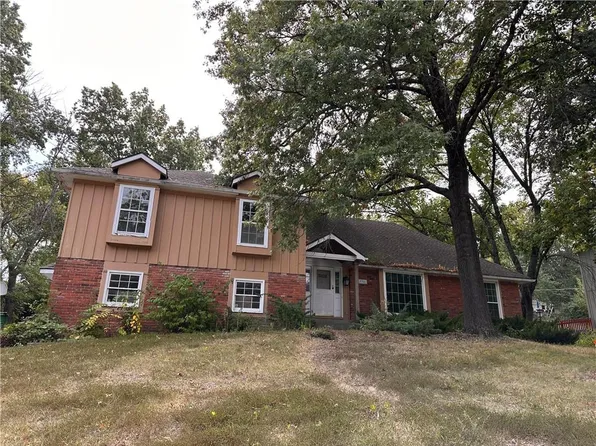 2301 W 103rd St, Leawood, KS 66206