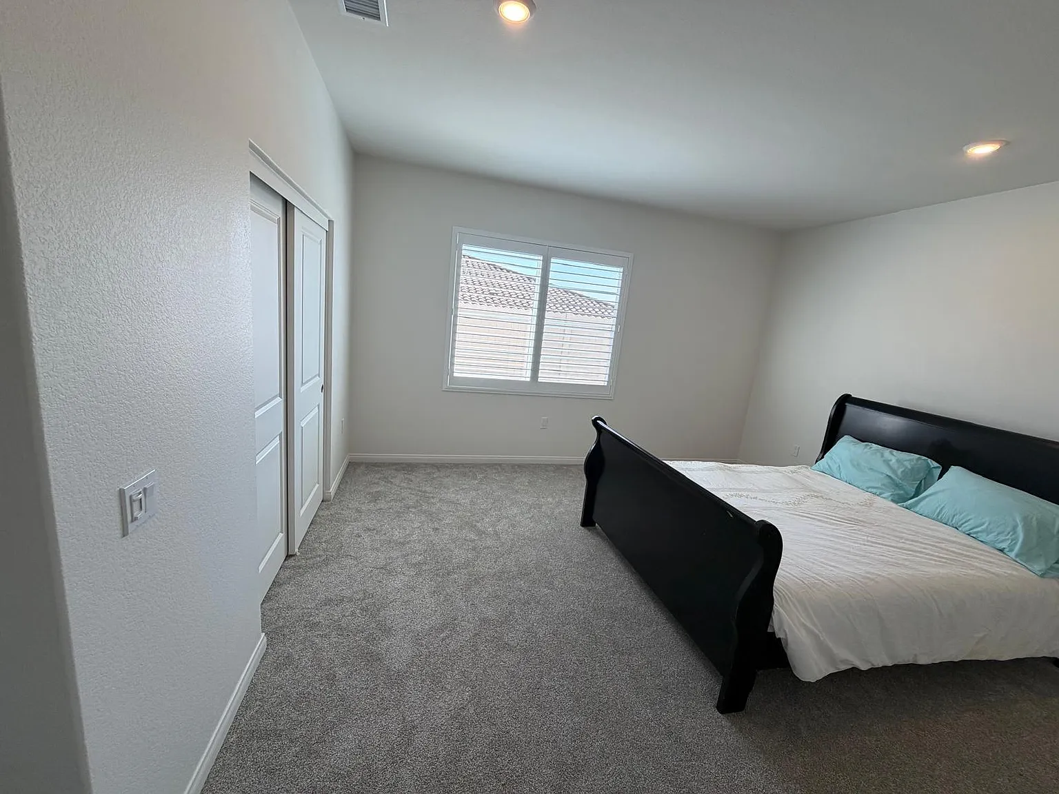2 bed, 1.0 bath, 3267 sqft, $1,408 — Photo 3