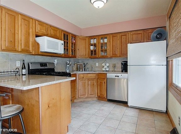 3rd image of 315 Hill Ave