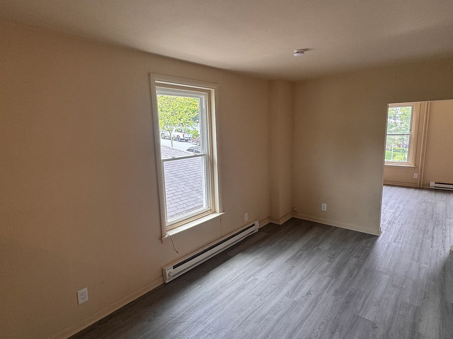 137 Chester Ave — Photo 3
