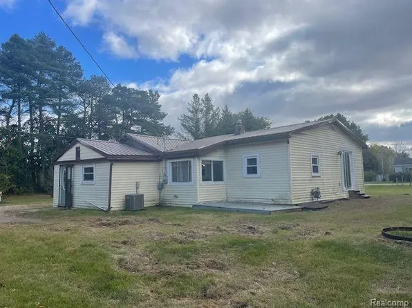 217 E Burnside Rd, North Branch, MI 48461