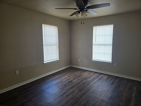 3rd image of 1101-1103 SE 15th St