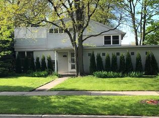 611 Roger Ave, Kenilworth, IL 60043