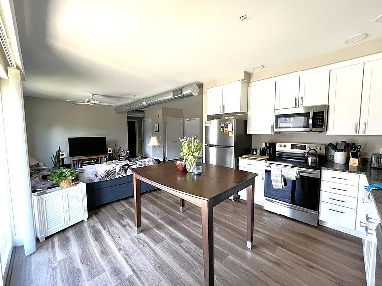 Sunrise Apartments — Photo 20
