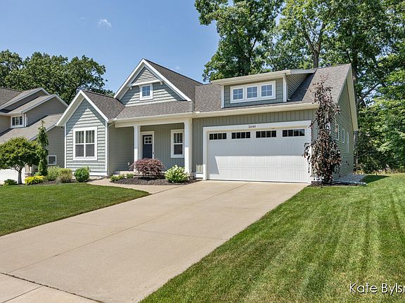 2nd image of 2640 Stockwood Dr NE