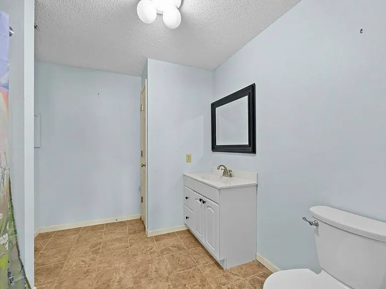 2621 Lake Lucerne Dr — Photo 39