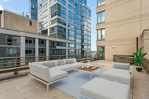 Sold by BLU Real Estate | media 3