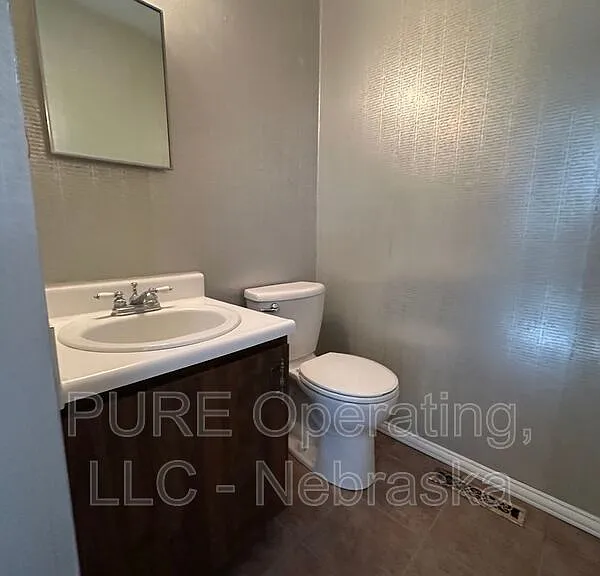 1631 N 109th Plz — Photo 10