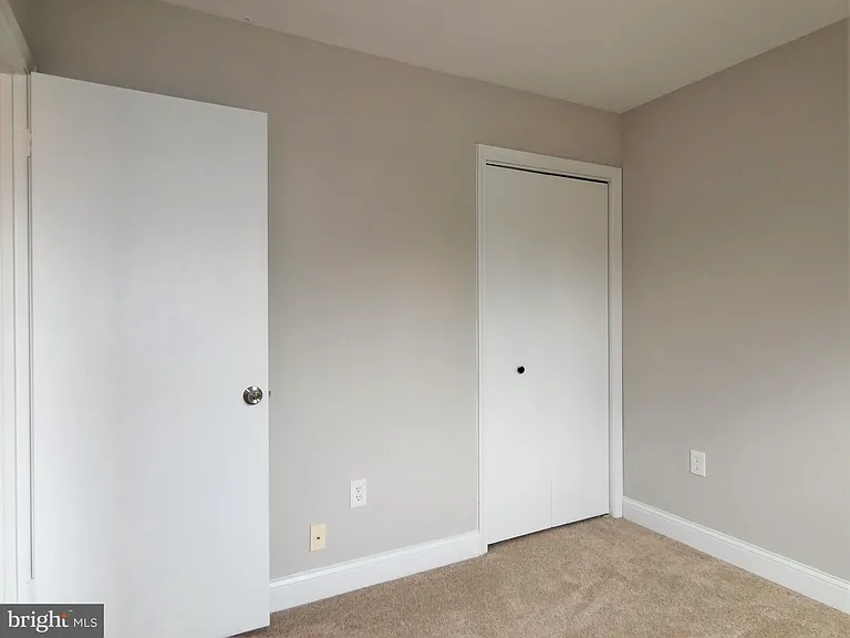 4128 Hamlin Ct — Photo 34