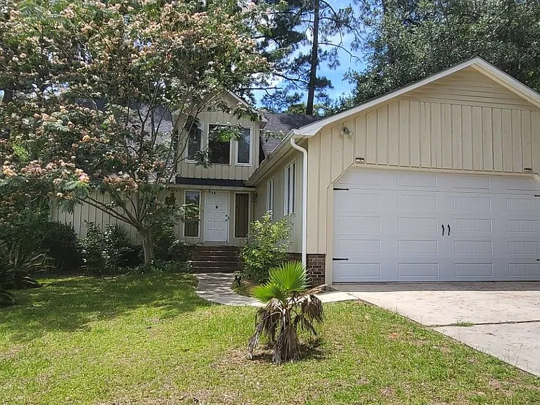2204 Oakdale Dr — Photo 1